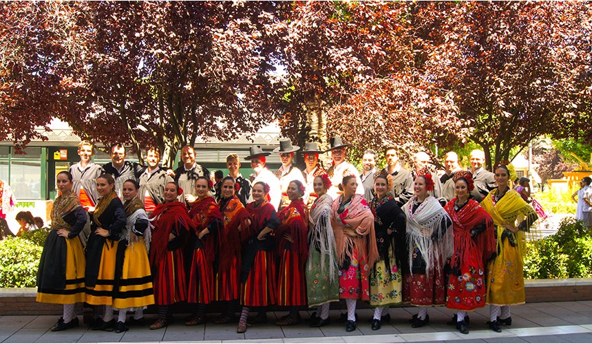 BADAJOZ – GRUPO DE LA ASOCIACIÓN DE COROS Y DANZAS DE BADAJOZ BADAJOZ – GRUPO DE LA ASOCIACIÓN DE COROS Y DANZAS DE BADAJOZ
