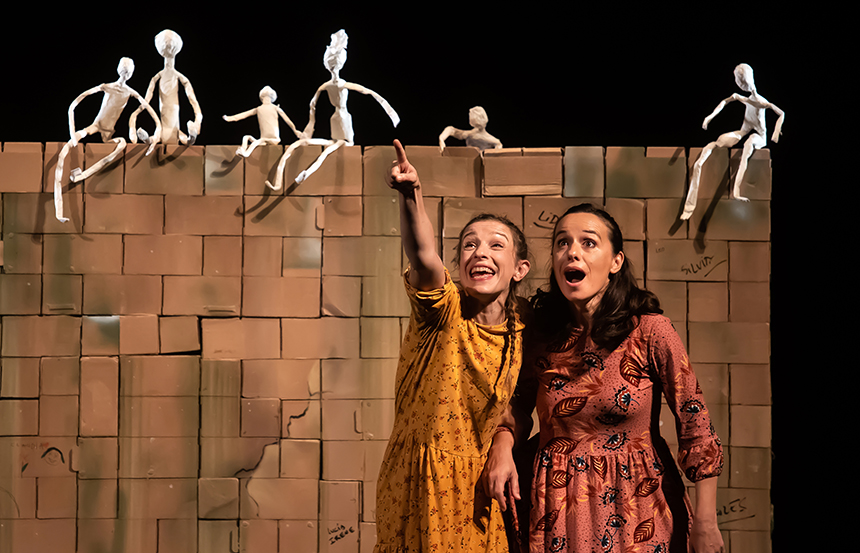 "DEL OTRO LADO" - TEATRO EN FAMILIA 2023 "DEL OTRO LADO" - TEATRO EN FAMILIA 2023