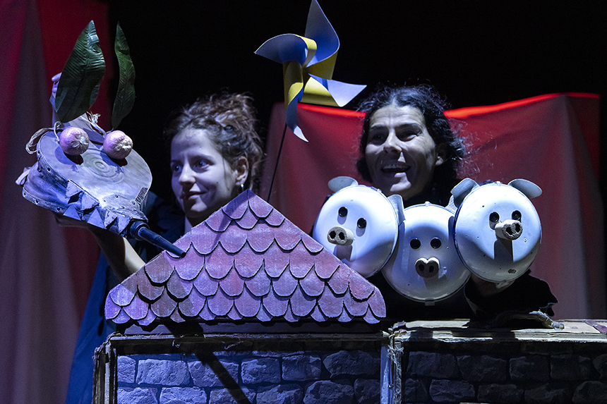 TEATRO EN FAMILIA - "LA CASA POR EL TEJADO" TEATRO EN FAMILIA - "LA CASA POR EL TEJADO"