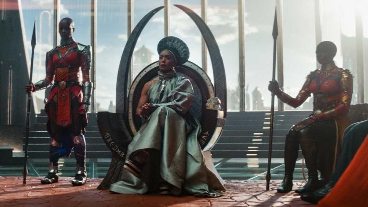 EL CINE DE UNA NOCHE DE VERANO - "BLACK PANTHER: WAKANDA FOREVER" EL CINE DE UNA NOCHE DE VERANO - "BLACK PANTHER: WAKANDA FOREVER"