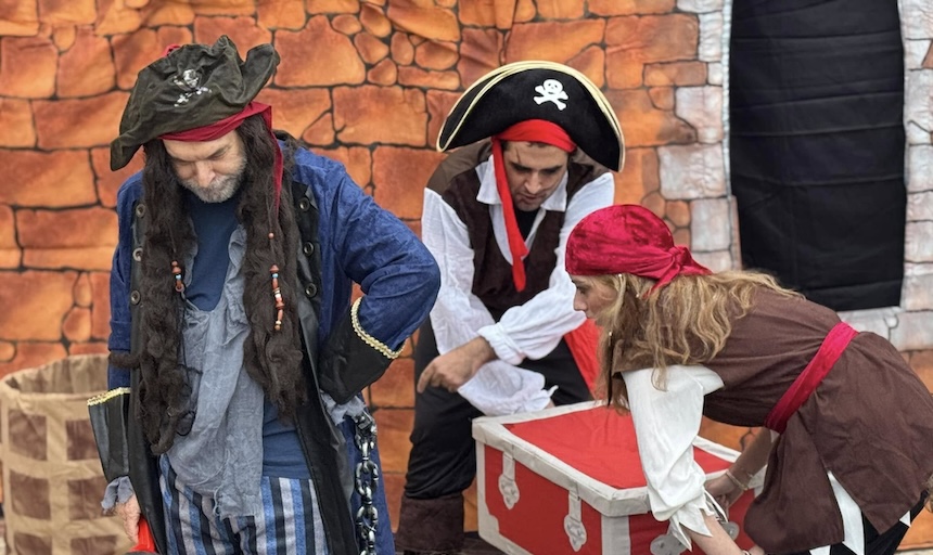 MUESTRA DE TEATRO AMATEUR DE EXTREMADURA - "CARAPAPA Y LA ISLA DEL REVÉS"